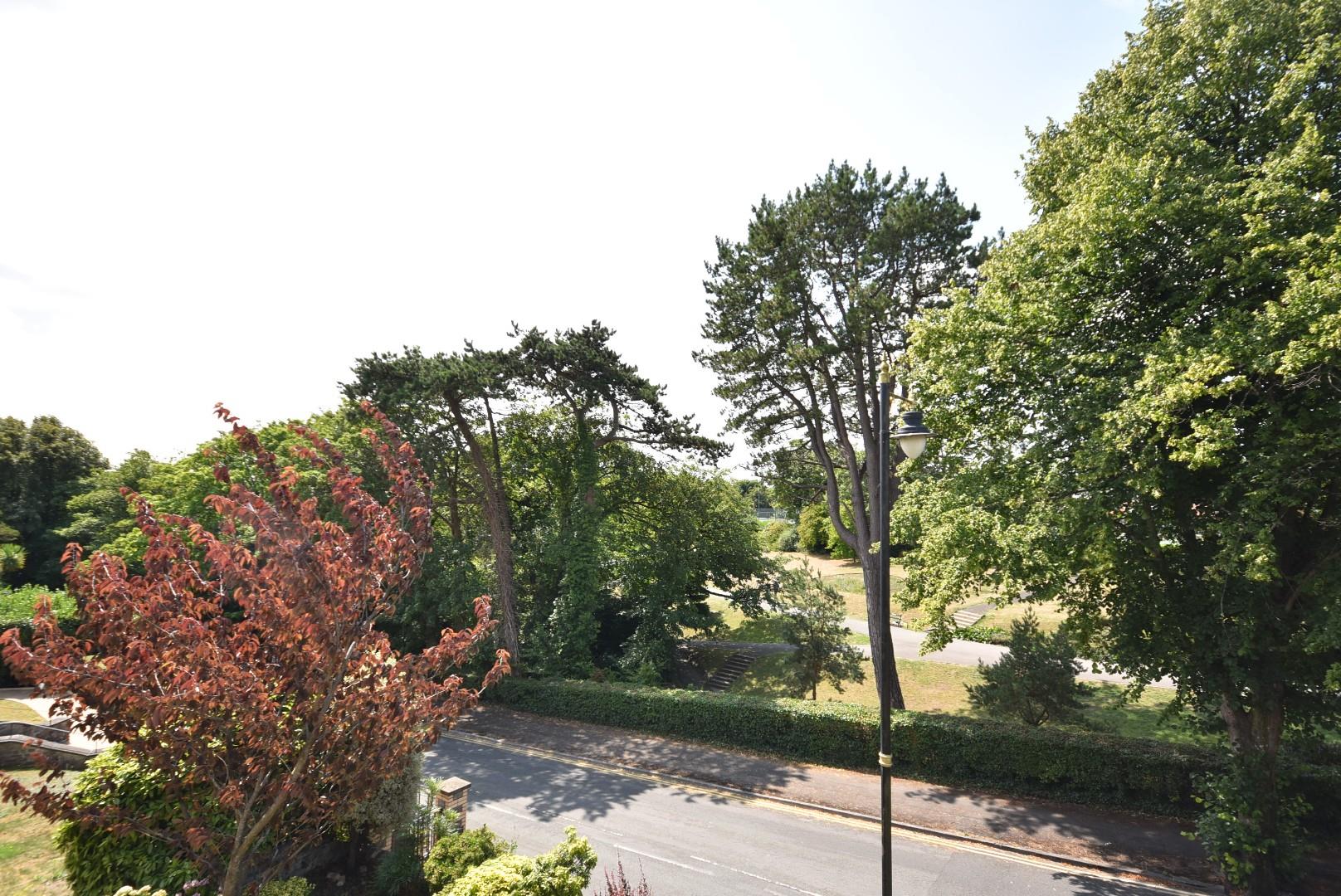 16 Albany Court, Beach Road, Penarth, CF64 1JU